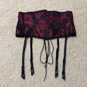 Frederick's of Hollywood Floral Lace Sleeveless Corset Bust Garter Red Black XL